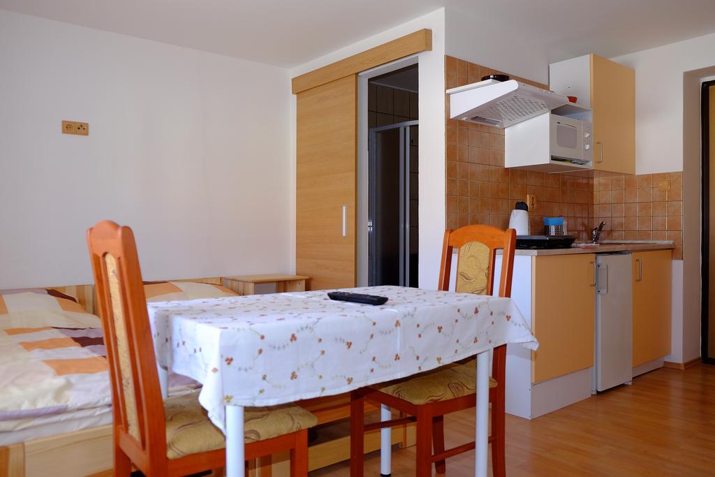 Maison d'hôtes Ubytovani U Maminky à Lednice Extérieur photo