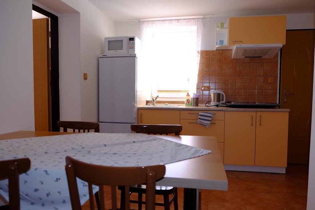 Maison d'hôtes Ubytovani U Maminky à Lednice Extérieur photo